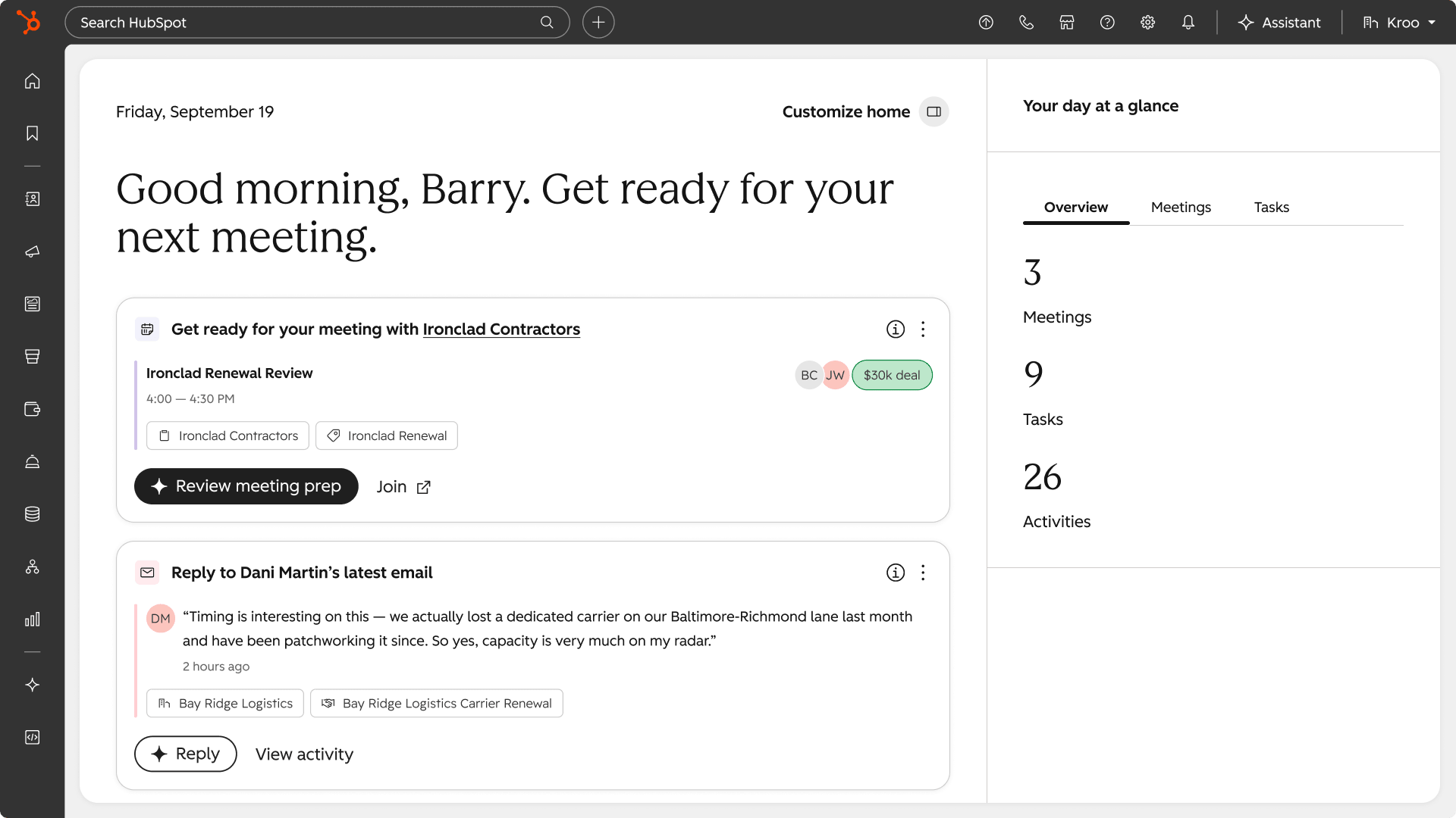 HubSpotのユーザーインターフェース。HubSpot Starterのカスタマイズ可能なホーム画面が表示されており、今後のミーティングやHubSpotがユーザーのために準備したミーティング資料、さらに最近のEメール、タスク、アクティビティーなど、その日の概要を確認できます。