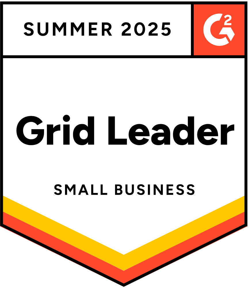 G2による2025年春のレポートでHubSpotのCRMが中小企業部門の「Leader」を獲得したことを示すバッジ