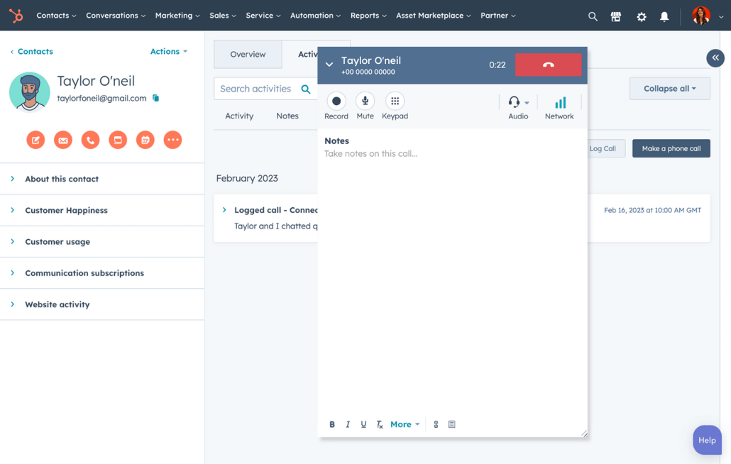 HubSpotのコール トラッキング ツールの通話中のコールとメモフィールドの表示画面